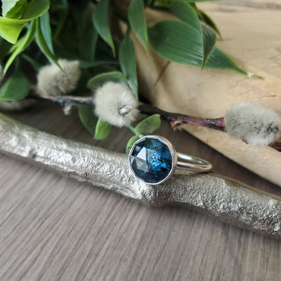 Moss Kyanite Ring, Teal, Round, Faceted