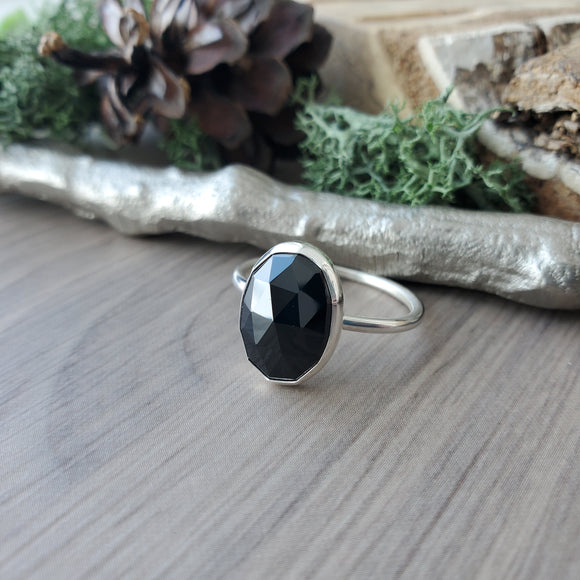Spinel Ring, Oval, Faceted