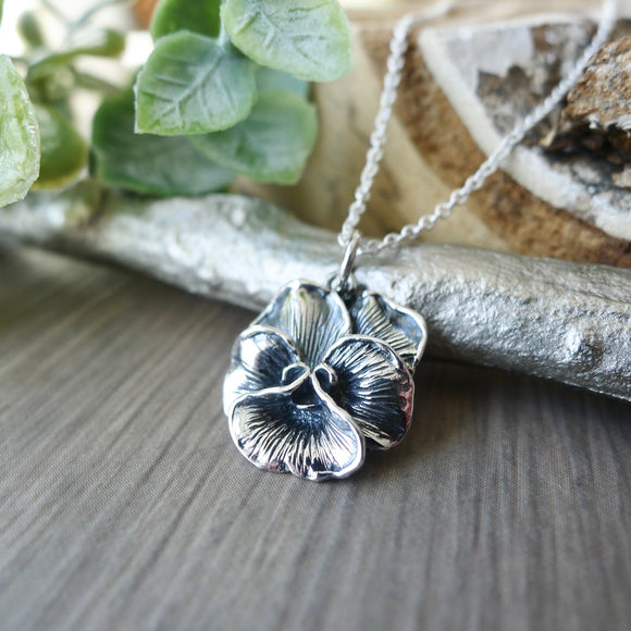 Pansy Flower Necklace