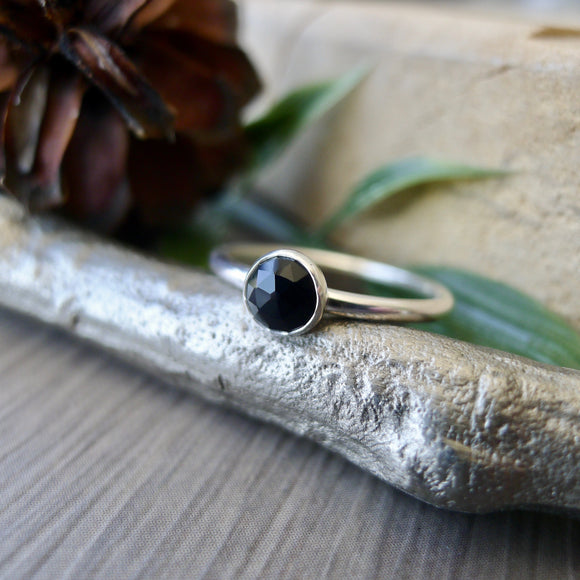 Onyx Ring, Faceted, 5mm
